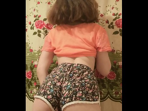 ❤️ سيڪسي نوجوان بيبي پنهنجي شارٽس کي ڪئميرا تي هٽائيندي ❤️❌ مقعد وڊيو